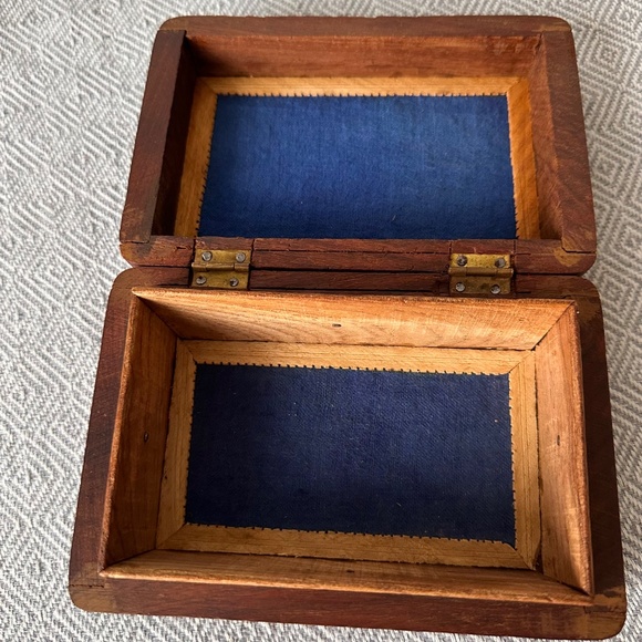 Vintage Hand-Carved Wooden Jewelry Box with Inlaid Floral Design 6x4" India - Picture 7 of 12